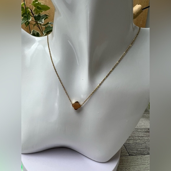 Elegant Dainty Gold Necklace - Delicate Minimalist Trendy Flower Necklace - Picture 5 of 6